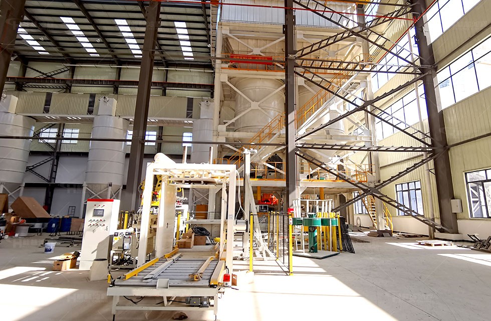 石墨负极材料的改性之路：桂林鸿程磨粉机的应用与探索