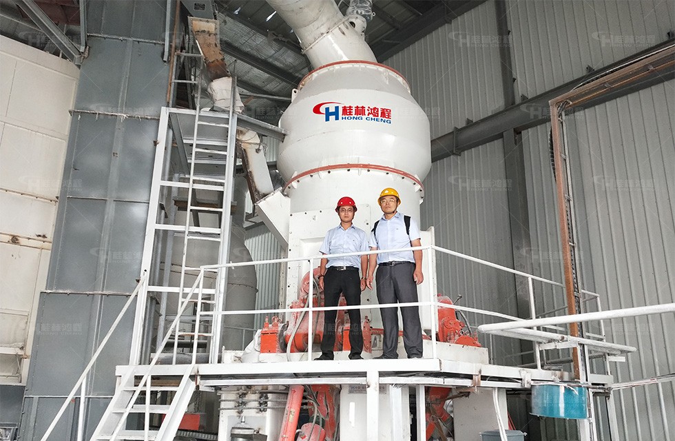 HLM1300小型立式磨煅烧高岭土生产线