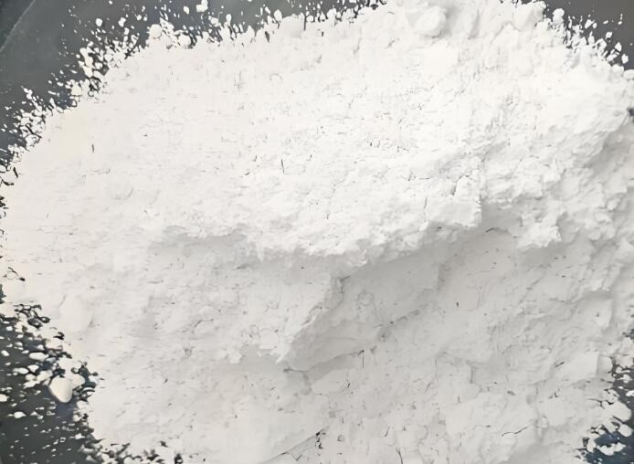煤系高岭土大型粉磨机 核心设备驱动下的资源利用与升级