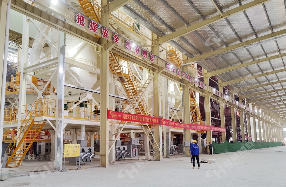 精品碳酸钙“成长”时机来临，碳酸钙超细微粉磨粉机优势有哪些？